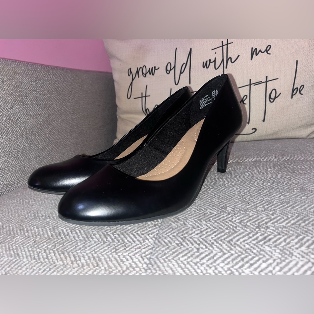 Deluxe Comfort Women's Black Heels Size 8